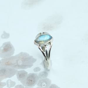 Bague en labradorite bleue naturelle, argent sterling 925, bague artisanale en pierre précieuse, cabochon ovale, bijou statement pour femmes, vente en gros - Product Image 5