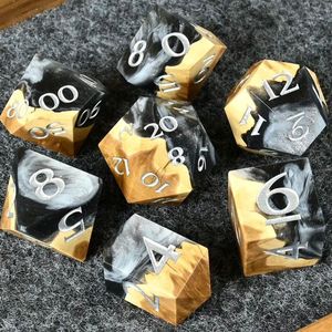 Juego de Dados Poliédricos de Madera Hechos a Mano, 7 Piezas, Personalizables, Modernos, para Juegos de Rol - Product Image 2