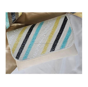 กระเป๋าคลัทช์ลูกปัดแบบแฮนด์เมดสำหรับผู้หญิงออกแบบโดยดีไซเนอร์ชาวอินเดียกระเป๋าคลัทช์สำหรับงานปาร์ตี้ตอนเย็นสไตล์โบฮีเมียนขายส่ง - Product Image 1