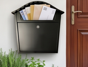 Boîte aux lettres murale artisanale en métal noir thermolaqué, étanche, avec serrure à clé et accès frontal – Solution de rangement pour courrier - Product Image 4