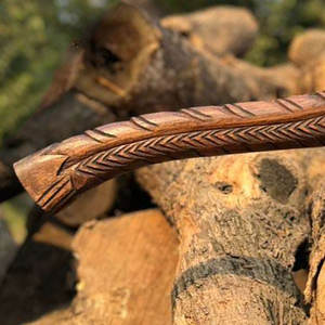 Hache artisanale de style viking industriel avec manche en bois sculpté, outil traditionnel pour le camping en plein air, la brousse et la coupe du bois - Product Image 6