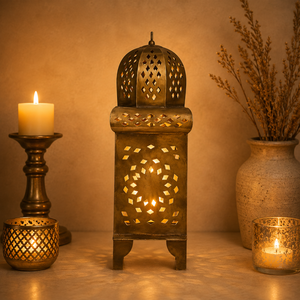 Lanterne marocaine en métal ajouré avec design en forme de dôme, finition noire antique, porte-bougie décoratif pour la décoration du Ramadan - Product Image 1