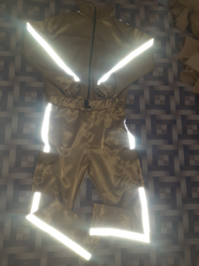 ชุดวอร์มกีฬาผู้ชายแบบมีโลโก้สั่งทำพิเศษ เสื้อแจ็คเก็ตไนลอนระบายอากาศ กางเกงขาสั้น เสื้อโปโล ชุดสองชิ้น ไซส์ใหญ่ ผ้าฟลีซสำหรับฤดูหนาว - Product Image 4