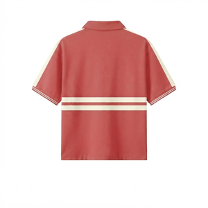 Polo de Primera Calidad, 220 GSM, Poliéster Interlock, Color Rojo Coral con Panel Blanco, Impresión Personalizada, Logotipo Bordado, OEM - Product Image 2