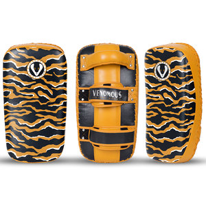 Protège-bras/protège-tibias en cuir antidérapant et écologique entièrement personnalisés Venomous Tiger Viper – Équipement de protection de qualité supérieure pour la boxe. - Product Image 1