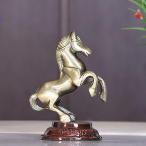 Escultura de Caballo Dorado Hecha a Mano, Elegante Pieza Decorativa para la Oficina y la Sala de Estar - Product Image 5