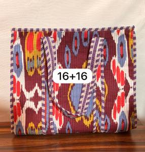 Sac fourre-tout thermique portable en coton matelassé imprimé à la main, style bohème Kantha, avec fermeture éclair et chaînes, artisanat indien ethnique - Product Image 1