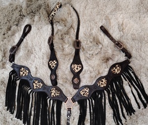 2025 Cheetah Hearts Silla de montar de seguridad para caballo de cuero genuino estilo Western, diseño duradero, collarín de pecho y flecos para equitación - Product Image 1