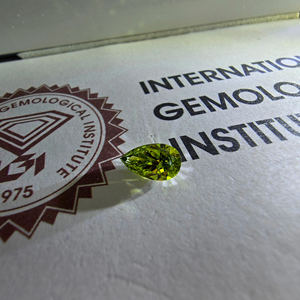 Diamante de Laboratorio de Corte Brillante en Forma de Pera de 1 Quilate, Color Verde Intenso, VS1, Certificado IGI, Diamantes Sueltos - Product Image 4