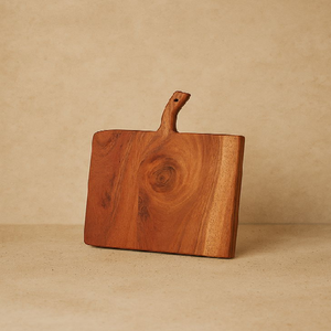Preciosa tabla de servir rectangular clásica con un lindo recorte en forma de corazón y cuerda rústica para colgar, disponible a precio de mayoreo. - Product Image 2