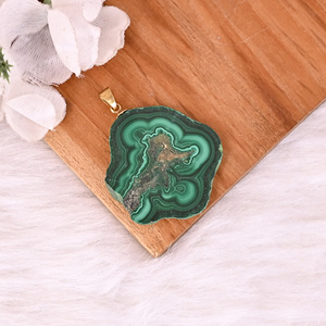 Pendentif en laiton avec stalactite de malachite naturelle, 18g, plaqué or/argent/or rose/ruthénium noir, bijou unisexe tendance en pierre - Product Image 3