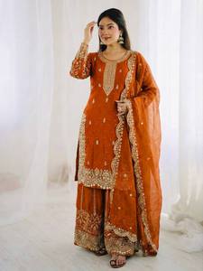Conjunto de Traje Palazzo Bordado para Mujer con Lentejuelas y Dupatta de Seda - Product Image 4