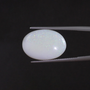 โอปอลสีขาวธรรมชาติแบบขายส่ง น้ำหนัก 7.92 กะรัต รูปทรงวงรี ขนาด 19x13 มม. ได้รับการรับรองจาก IGI ขัดเงาด้วยมือ เหมาะสำหรับทำเครื่องประดับ - Product Image 2