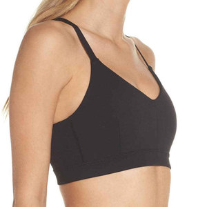Sujetador deportivo sin costuras para mujer, con tirantes cruzados, cuello redondo, soporte medio, para yoga, color negro sólido, tela elástica transpirable - Product Image 4