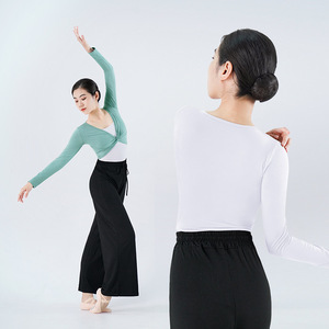 Haut court à manches longues vert menthe pour femme, col en V, froncé, coupe ajustée, tricoté, respirant, pour le printemps et l'été - Product Image 3
