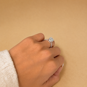 Anillo de Compromiso con Diamante Cultivado en Laboratorio de Corte Ovalado de 4 Quilates, Halo Oculto y Pavé, Certificado IGI, Oro Blanco de 14K, Anillo de Propuesta - Product Image 3