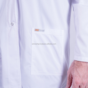 เสื้อกาวน์แพทย์สีขาว GW สำหรับผู้ชาย ผ้าทวิล ปักลายตามสั่ง ตรวจจับรอยขาดได้ ขนาด XS-XXL ผลิตที่ฮานอย เวียดนาม - Product Image 4