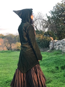 เสื้อแจ็คเก็ตฮู้ดทรงพิกซี่ยาว ลายใบไม้สไตล์เอลฟ์ เสื้อคลุมโบฮีเมียนสำหรับงานเทศกาล น้ำหนักเบา แรงบันดาลใจจากแฟนตาซี พร้อมกระเป๋า - Product Image 2