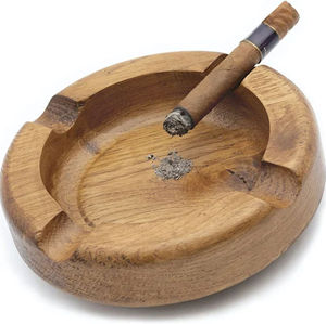 Cenicero de Bolsillo Cuadrado de Madera Estilo Antiguo, Grabado Premium, Hecho a Mano, Diseño Clásico de Lujo, Accesorio Portátil para Fumar - Product Image 1