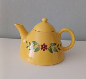 Théière florale Clover avec bec verseur lisse, poignée confortable, design conservant la chaleur, idéale pour les amateurs de thé - Product Image 6