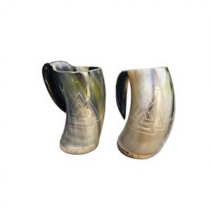 Meilleures ventes : Chopes Viking portables en corne naturelle sculptée, forme fleur, en corne véritable, pour la consommation de boissons, chopes à bière fantaisie, fournitures pour événements et fêtes - Product Image 1
