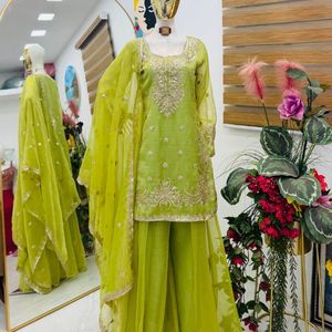 Conjunto de Sharara con Top Bordado con Lentejuelas Shalsa Crash y Dupatta a Juego de 2.2 Metros, Completamente Cosido, Venta al Por Mayor por AARIKA Exports - Product Image 6