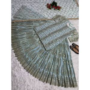 Ensemble Lehenga de créateur pour femmes avec bordure fantaisie comprenant un haut et Dupatta - Product Image 6