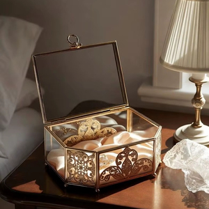Elegante Joyero de Metal y Vidrio con Tapa de Vidrio Transparente para una Fácil Visualización de la Colección de Joyas y Accesorios - Product Image 1