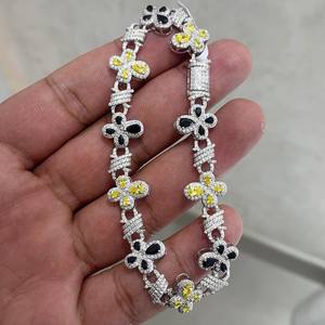 Bracelet en croix serti de diamants Dvars |   Moissanite taillée |   Bijoux Hip Hop en argent sterling 925 plaqué or |   Testeur de diamants - Certifié | - Product Image 5