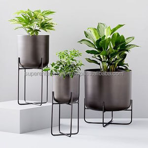 Jardinière en métal vintage avec support, idéale pour les plantes de balcon, pots de fleurs, décoration intérieure, accent de charme industriel - Product Image 4