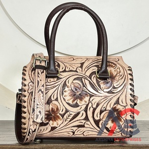 Bolso de Viaje de Cuero Genuino para Mujer, Estilo Speedy, con Patrón Floral Grabado a Mano, para Viajes y Uso Diario - Product Image 1