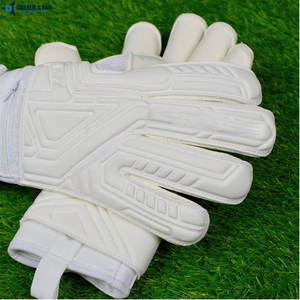 Gants de gardien de but professionnels respirants Elite avec fermeture auto-agrippante, paume en latex à forte adhérence et protection des doigts et du pouce pour le football - Product Image 2