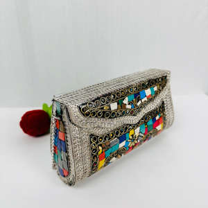 Pochette de soirée bohème multicolore à franges et motifs mosaïque, sac à bandoulière moderne sculpté et poli, style antique, pour festival, mariage, fête, en aluminium - Product Image 6