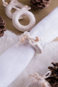 Anneau de serviette en macramé noué crème de qualité supérieure, fait main avec perles en bois, décoration de table bohème, porte-serviettes blanc pour mariage et fête - Product Image 3