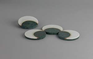 Sous-verres ronds en marbre blanc et vert avec incrustations en laiton pour verres, cocktails, thé, tasses à café et cadeaux - Product Image 4