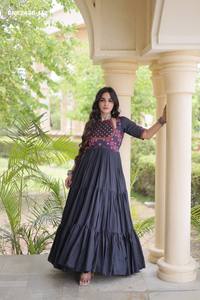 Robe de soirée évasée et à volants en coton Cora de bonne qualité avec broderies multi-fils et miroir, pour femme, exportateur de mode, fournisseur indien - Product Image 2