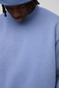 Sudadera de Hombre Oversize de Algodón Mezclado Personalizada, Transpirable, de Alta Calidad, Azul Polvoriento, con Cuello Extendido y Corte Holgado - Product Image 4