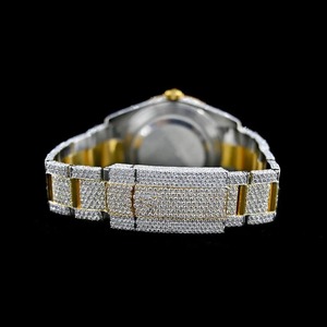 Reloj de Acero Inoxidable con Incrustaciones de Diamantes Moissanite y Cuarzo, en Oro Amarillo y Blanco, con Esfera Blanca y Visualización de Fecha Personalizada - Product Image 2