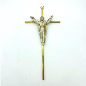 Elegante Caja de Latón con Cruz y Diseño Religioso Tradicional para Decoración de Altar en el Hogar, Iglesia y Presentación de Regalos - Product Image 1