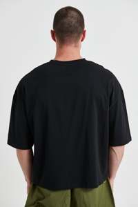 เสื้อยืดทรงบ็อกซี่พรีเมียมเนื้อผ้านุ่มพิเศษสำหรับผู้ชาย ผ้าฝ้ายแท้ ทรงหลวมไหล่ตก รับทำแบรนด์ สตรีทแวร์เรียบง่าย เสื้อผู้ชายขายส่ง - Product Image 3