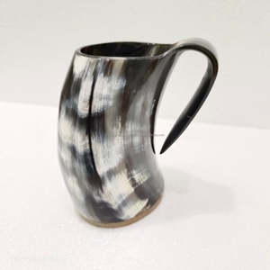 Haute demande Super qualité Tasse en corne de boeuf avec loup imploré à la main Tasse à bière Tasse à eau Technique sculptée polie Avec sculpté personnalisé - Product Image 5