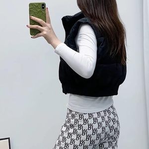 เสื้อกั๊กพัฟเฟอร์ผ้าแคนวาสน้ำหนักเบาแบบใหม่ปี 2026 สำหรับฤดูหนาว เหมาะสำหรับกิจกรรมกลางแจ้ง สไตล์สตรีทแวร์ ยูนิเซ็กซ์ คุณภาพสูง บรรจุใยโพลีเอสเตอร์ - Product Image 4