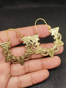 ต่างหูดรอปทองเหลืองส่งออกขายส่งทำมือชุบทองตกแต่งด้วยลวดลายขอบเรียบ - Product Image 2