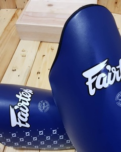 สนับแข้งมวยไทยหนังแท้ Fairtex คุณภาพดีที่สุด ป้องกันขาอย่างมืออาชีพ สำหรับการฝึกซ้อม - Product Image 3