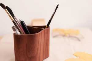 Porte-stylo en bois en forme de feuille de Ginkgo - Porte-crayons minimaliste en noyer fait main - Accessoire de bureau en bois fait main - Product Image 2