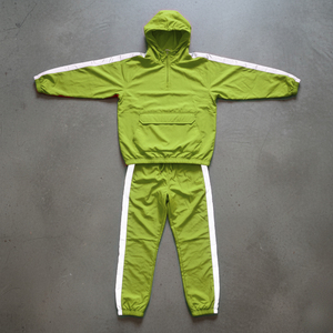 Produit tendance : Ensemble survêtement coupe-vent oversize pour homme avec veste demi-zip et short, design à bandes réfléchissantes, logo personnalisé - Product Image 5