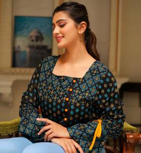 Chemisier élégant noir à imprimé floral en rayonne pour femme – Léger, confortable, idéal pour l'été et le quotidien - Product Image 2