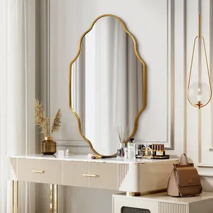 Miroir mural irrégulier plaqué or, style Hollywood Glam, miroir décoratif pour chambre à coucher, décoration intérieure - Product Image 1