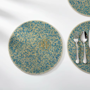 Set de table rond artisanal en perles de pétales de dahlia, gris neutre, pour assiette de présentation, idéal pour la décoration de table de luxe, de dîner ou de mariage - Product Image 5