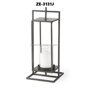 Elegantes Candelabros Antiguos Hechos a Mano de Metal con Acabado Dorado Pulido, Diseños Artísticos para Navidad y Actividades Religiosas Zahid - Product Image 4